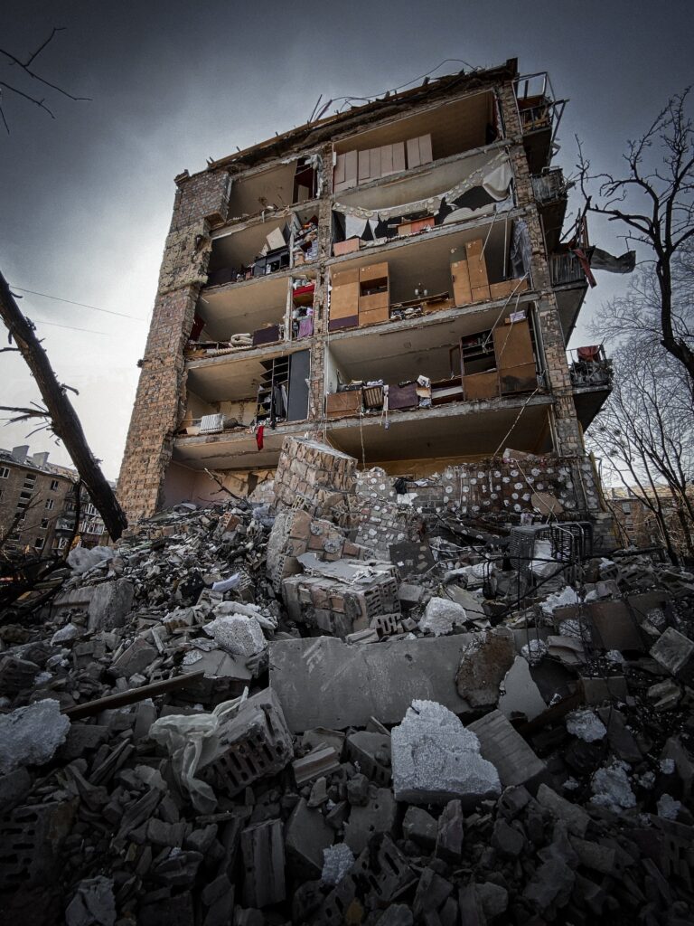 Earthquake-damaged-Building